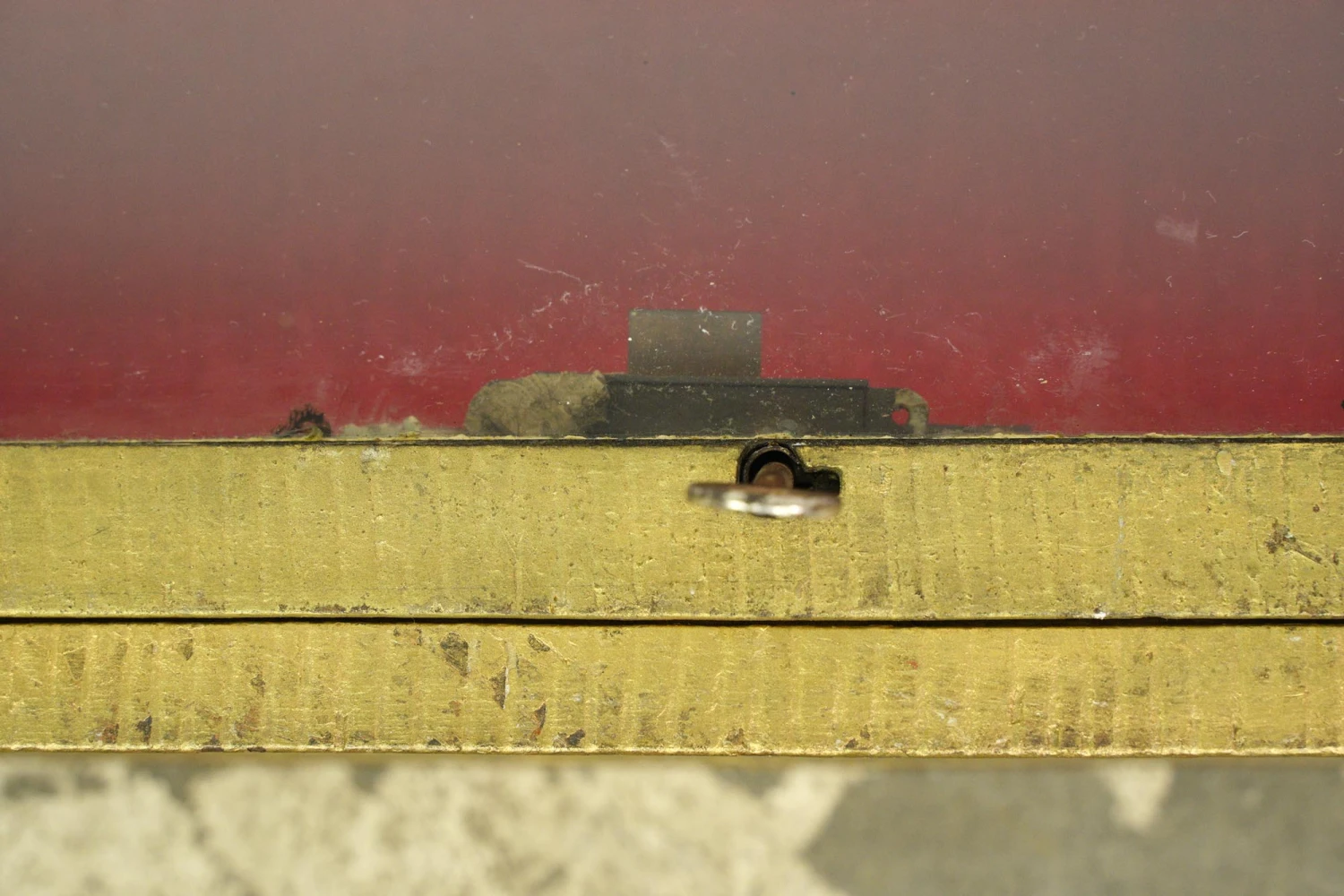 Vintage European Wrought Iron Art Deco Table Top Vitrine 8 Vintage European Wrought Iron Art Deco Table Top Vitrine - Image 6