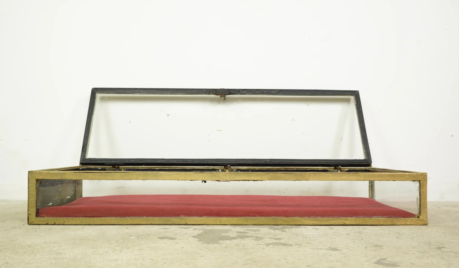 Vintage European Wrought Iron Art Deco Table Top Vitrine 10 Vintage European Wrought Iron Art Deco Table Top Vitrine - Image 8