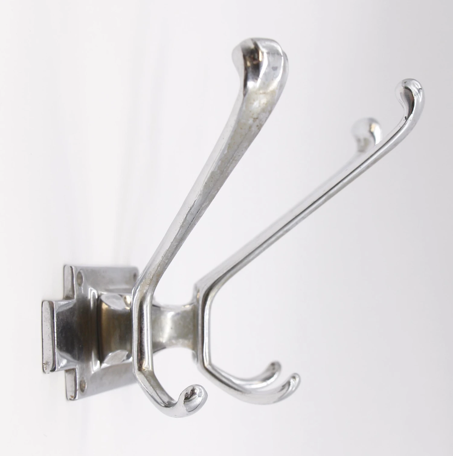 Vintage European Streamline Chrome Plated Steel Bathroom Hook 6 Vintage European Streamline Chrome Plated Steel Bathroom Hook - Image 4