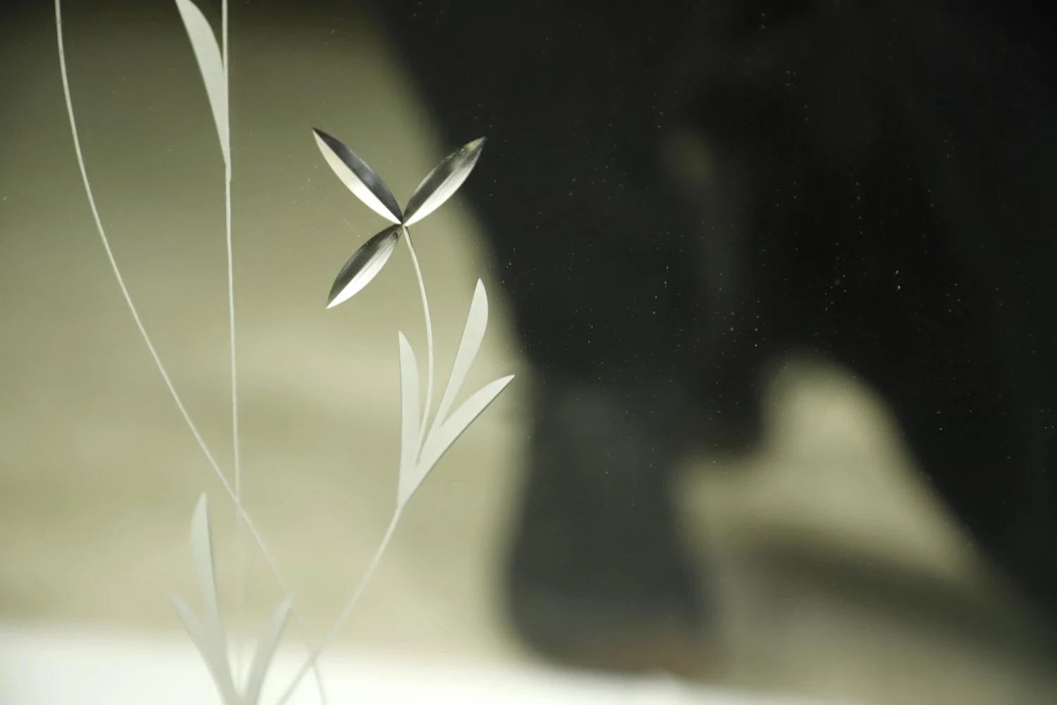 Vintage Beveled & Etched Wall Mirror With Floral Details 5 Vintage Beveled & Etched Wall Mirror With Floral Details - Image 3