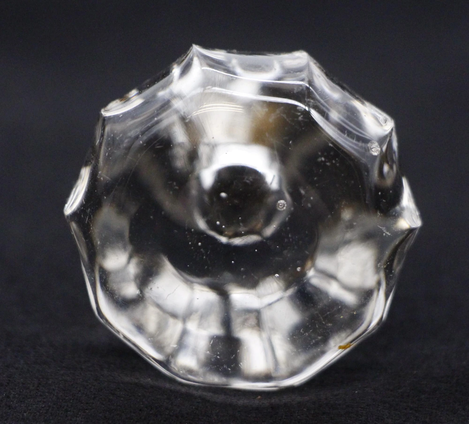Vintage 1.375 In. Scallop Clear Glass Drawer Cabinet Knob 4 Vintage 1.375 In. Scallop Clear Glass Drawer Cabinet Knob - Image 2