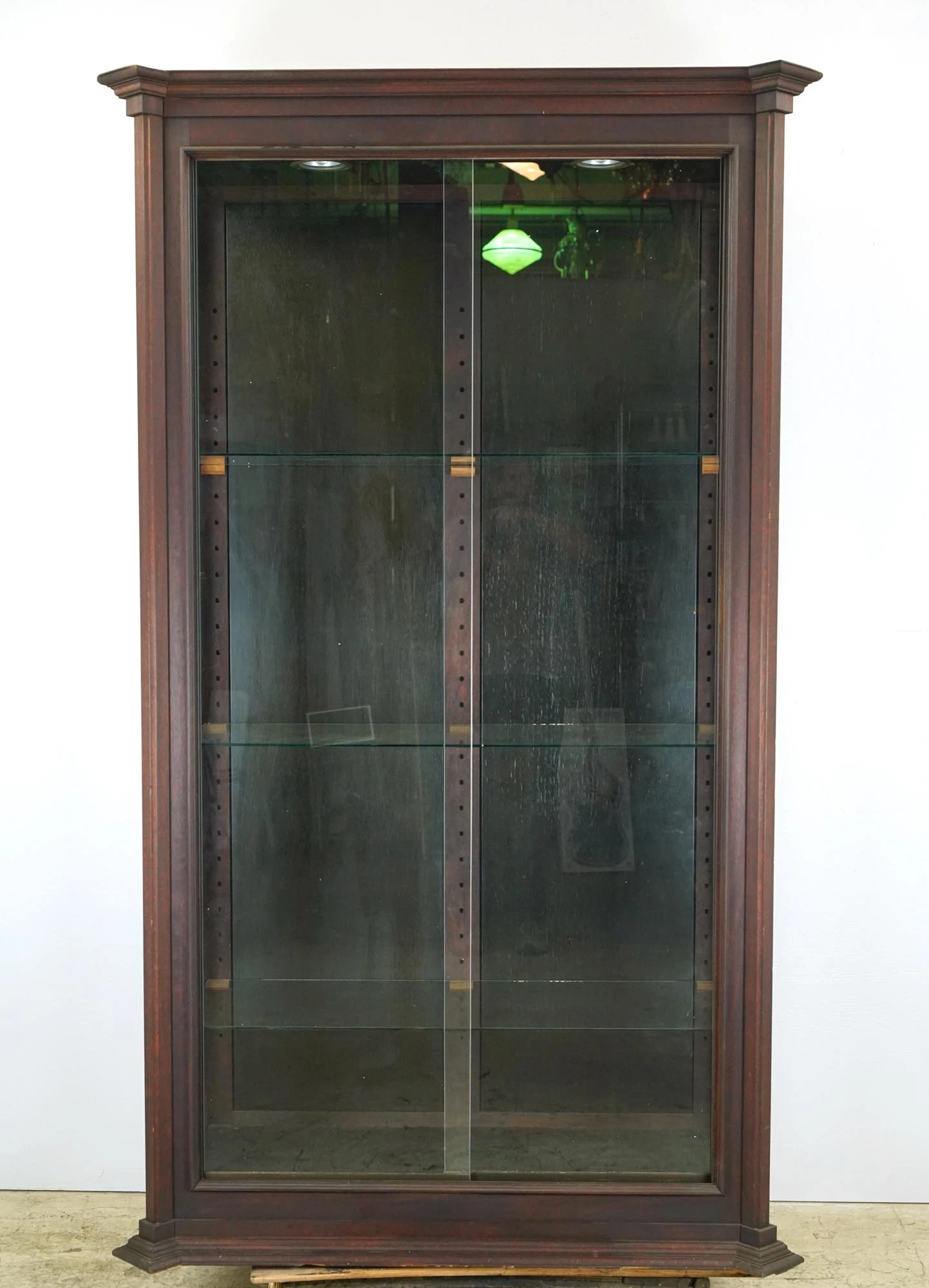 1970s Mahogany Display Case Cabinet With Glass Shelves 3 1970s Mahogany Display Case Cabinet With Glass Shelves