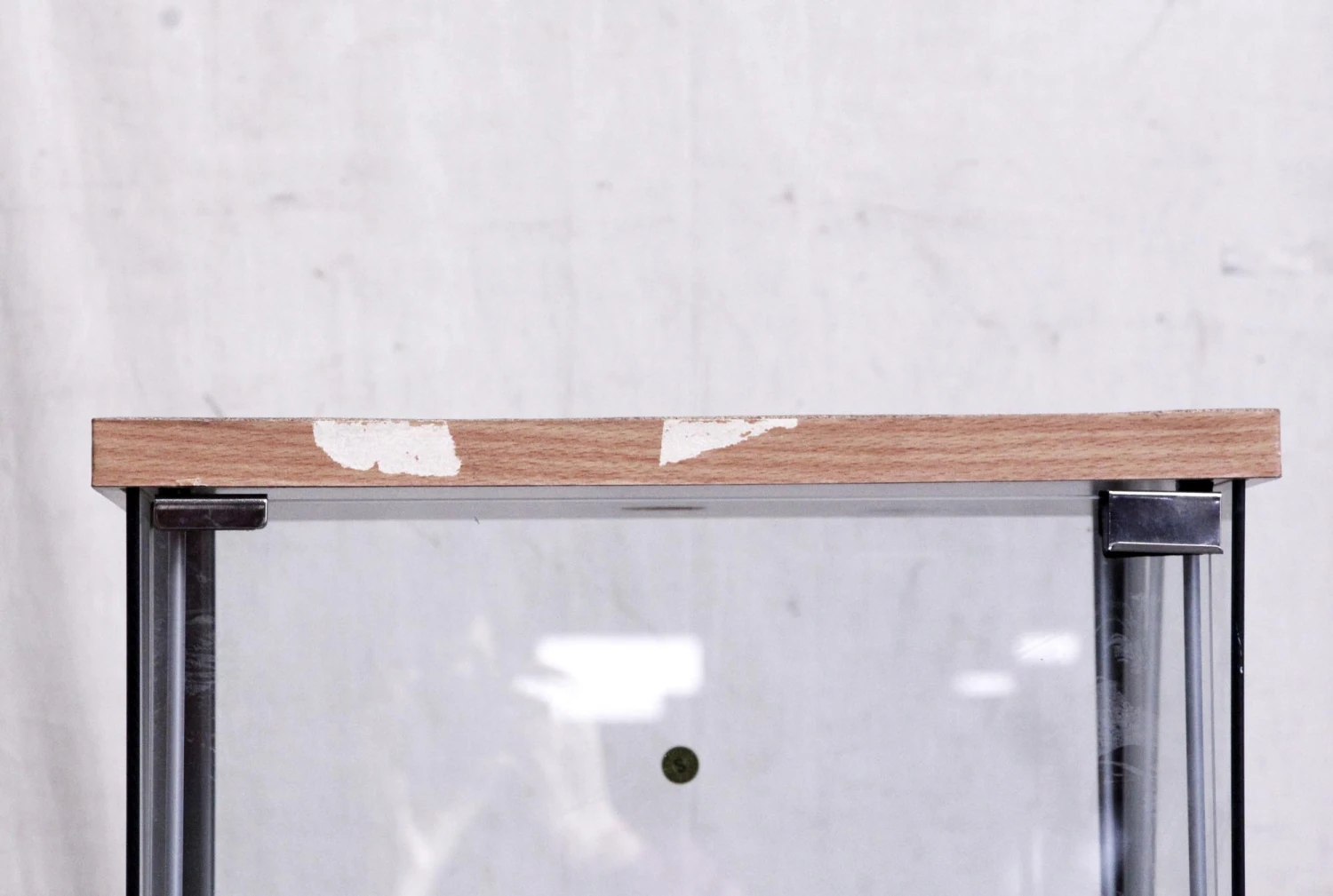 Narrow Glass Modern Showcase 5 Narrow Glass Modern Showcase - Image 3