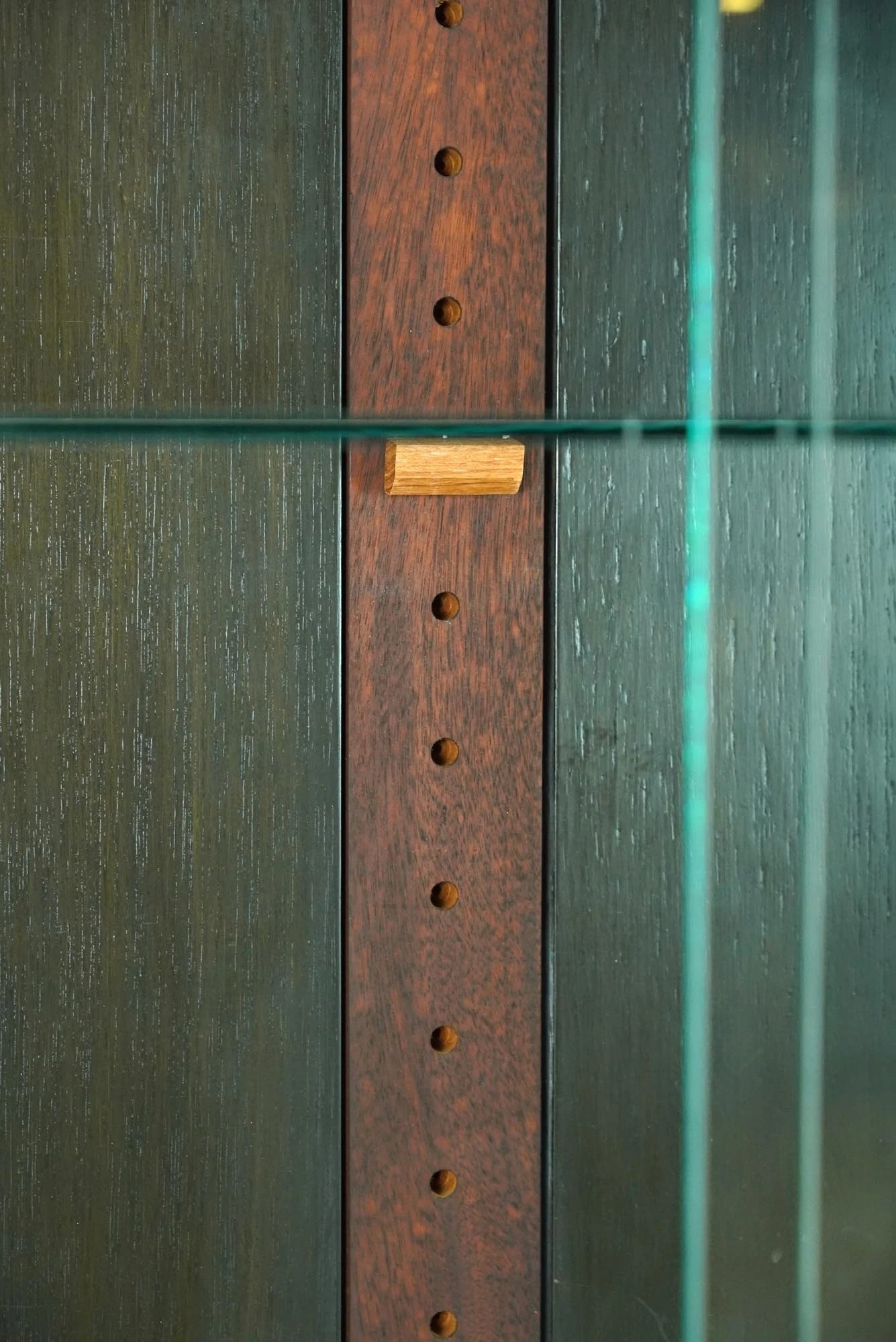 1970s Mahogany Display Case Cabinet With Glass Shelves 4 1970s Mahogany Display Case Cabinet With Glass Shelves - Image 2