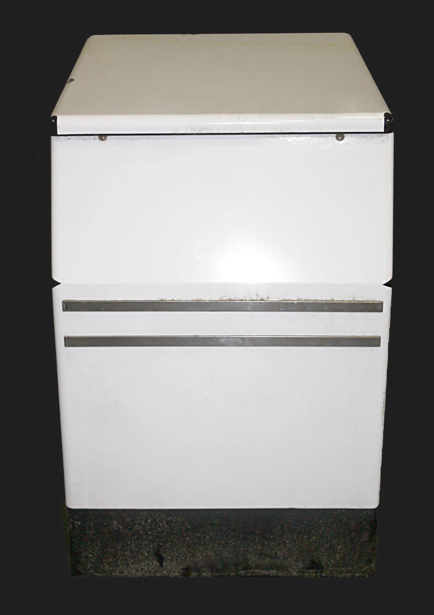 1940s White Enamel Counter For Scale From Meat Shop 3 1940s White Enamel Counter For Scale From Meat Shop