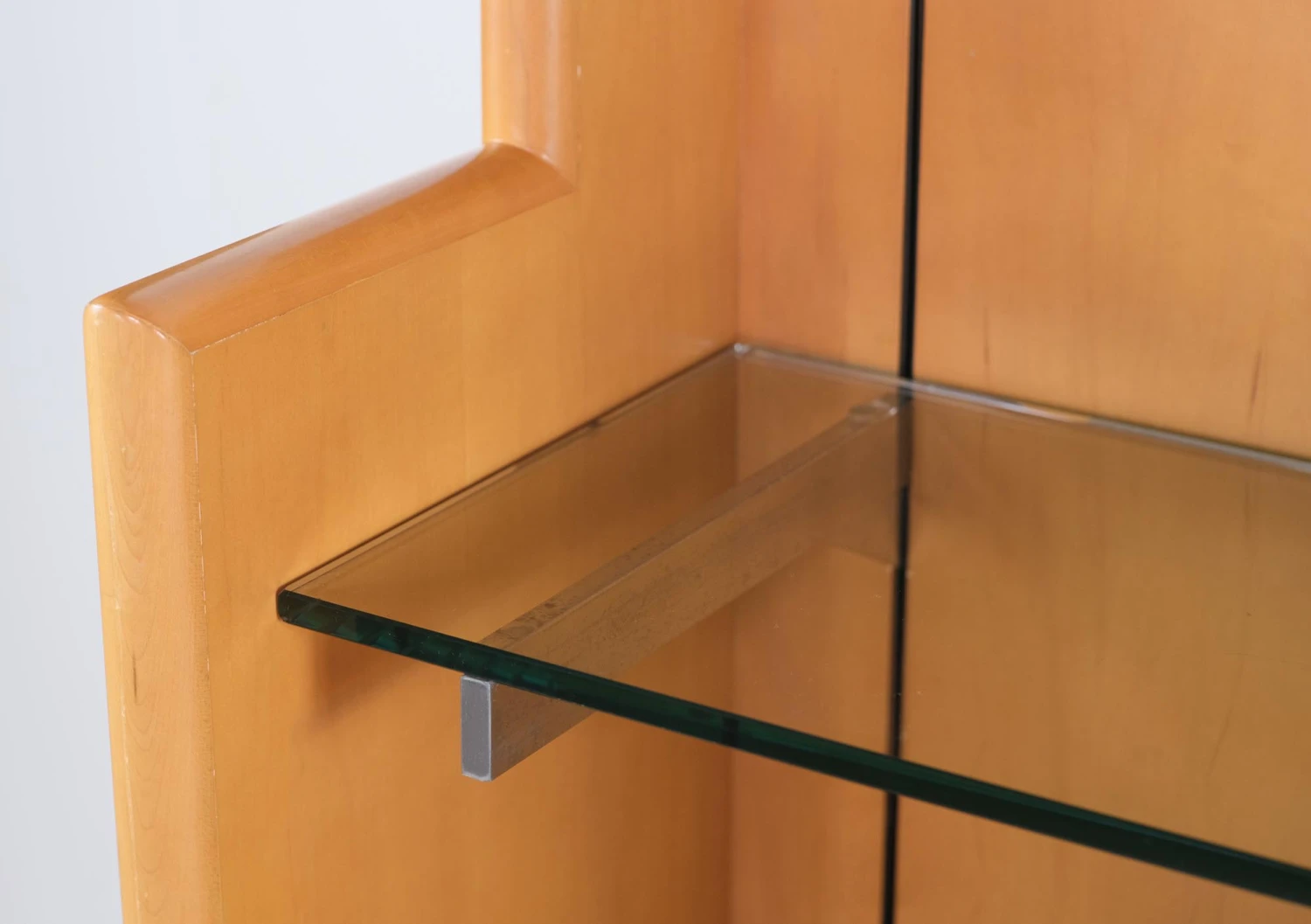 Mid Century Modern Maple Neiman Marcus Showroom Display Case 5 Mid Century Modern Maple Neiman Marcus Showroom Display Case - Image 3