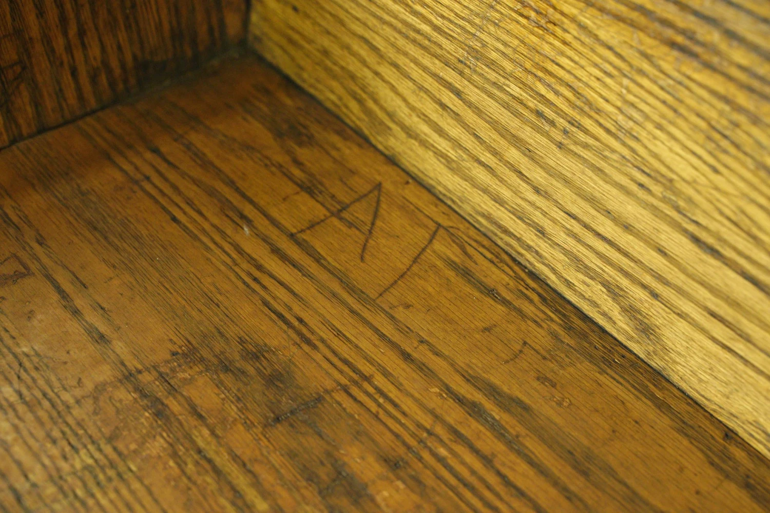 Vintage 6 Ft. Simple Design Oak Courtroom Bench 5 Vintage 6 Ft. Simple Design Oak Courtroom Bench - Image 3