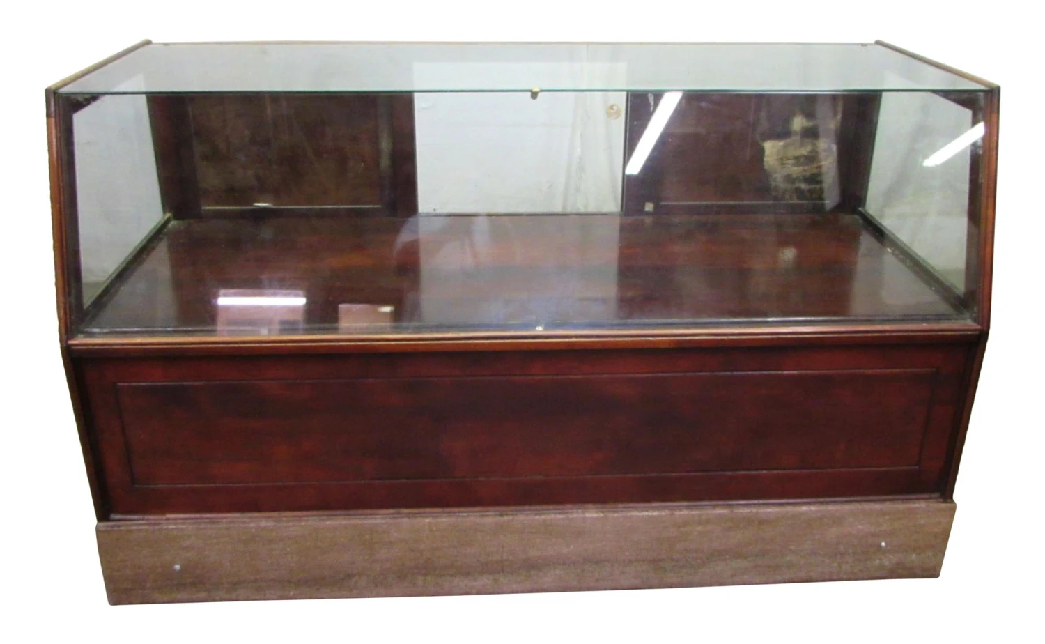 Mc Lean Mfg. Co. Showcase 3 Mc Lean Mfg. Co. Showcase