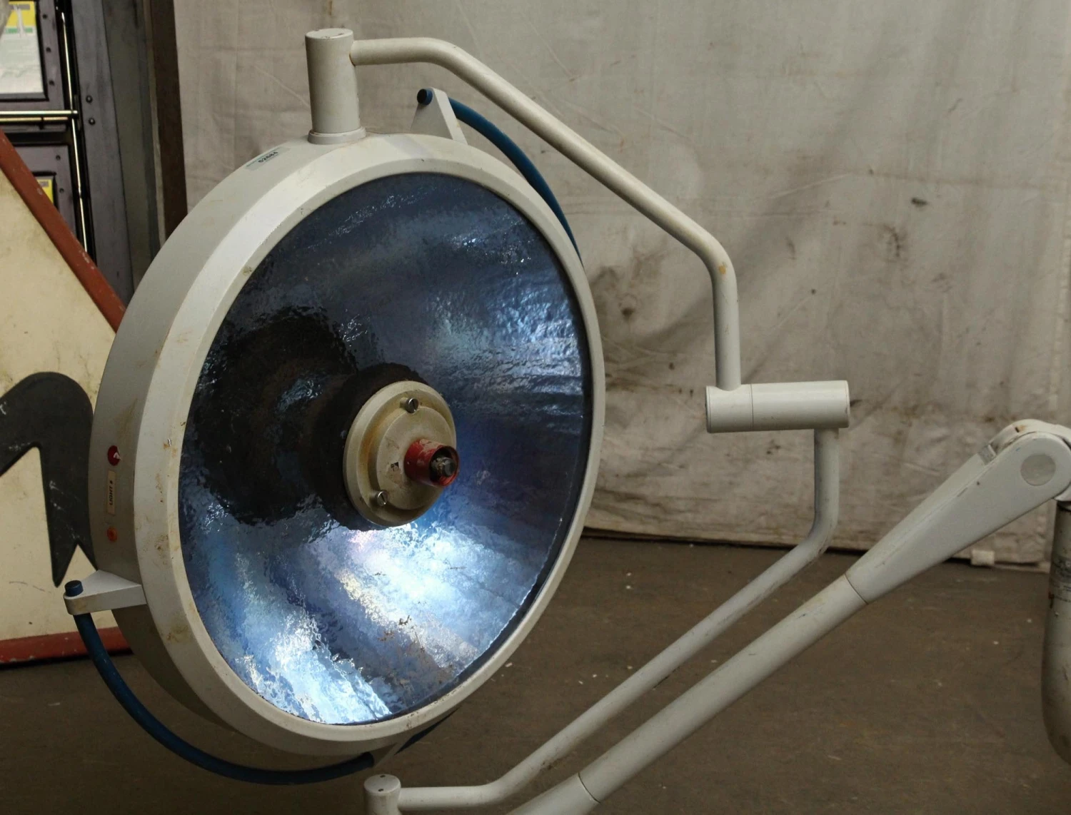 Double Arm Hospital Surgical Light 4 Double Arm Hospital Surgical Light - Image 2