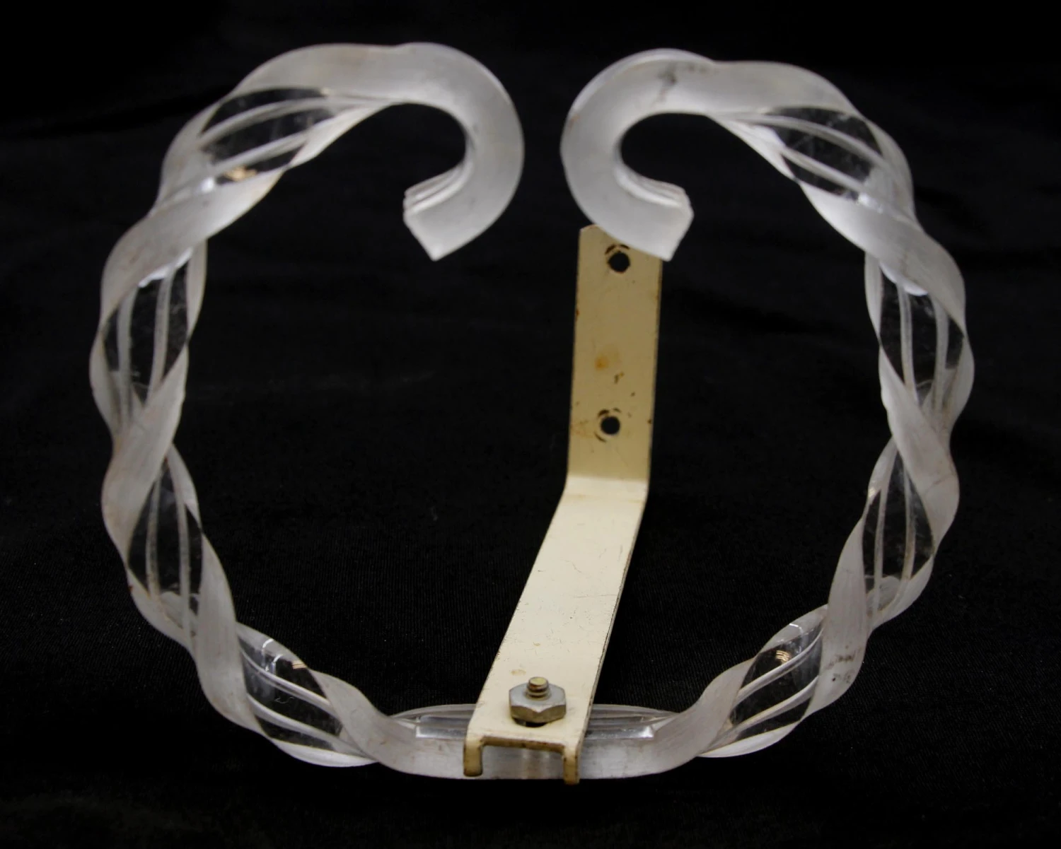 Set Of 3 Vintage Clear Lucite Twisted Curtain Drapery Tie Backs 5 Set Of 3 Vintage Clear Lucite Twisted Curtain Drapery Tie Backs - Image 3