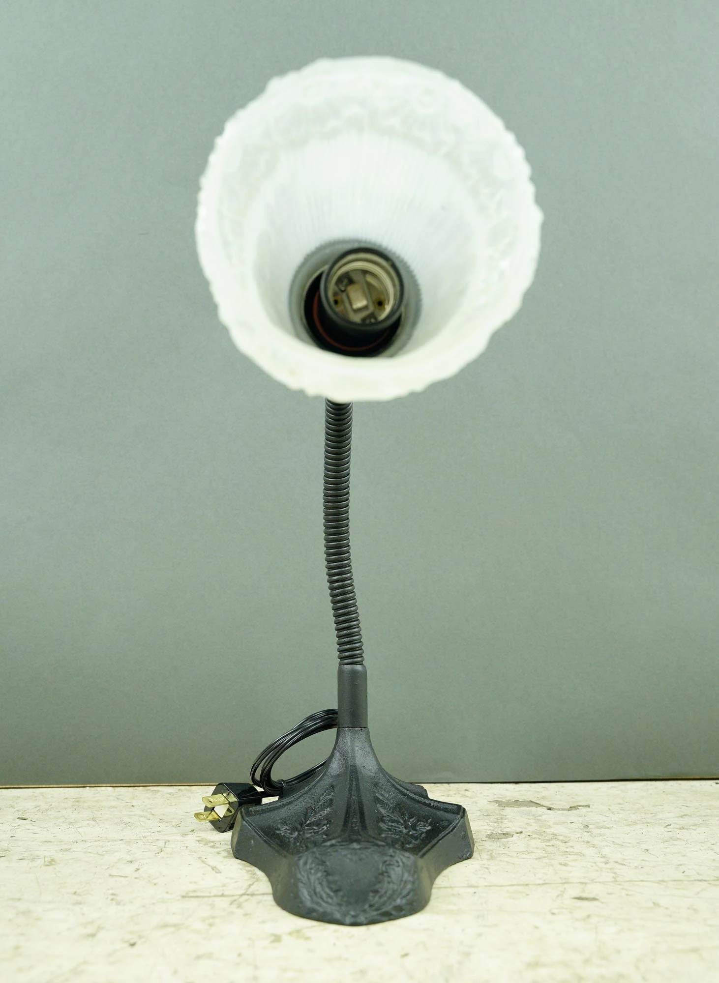 Restored Antique S. Robert Schwartz & Bro. Floral Adjustable Arm Desk Lamp 5 Restored Antique S. Robert Schwartz & Bro. Floral Adjustable Arm Desk Lamp - Image 3