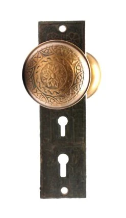1890s Brass Vernacular Reading Windsor Door Knob Set