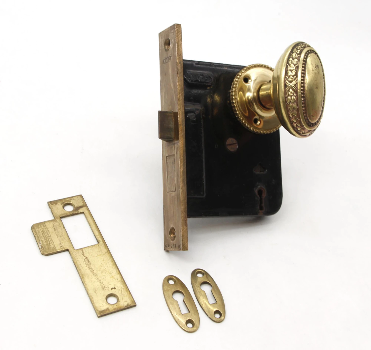 Antique Yale & Towne Oval Brass Passage Door Knob Set 3 Antique Yale & Towne Oval Brass Passage Door Knob Set