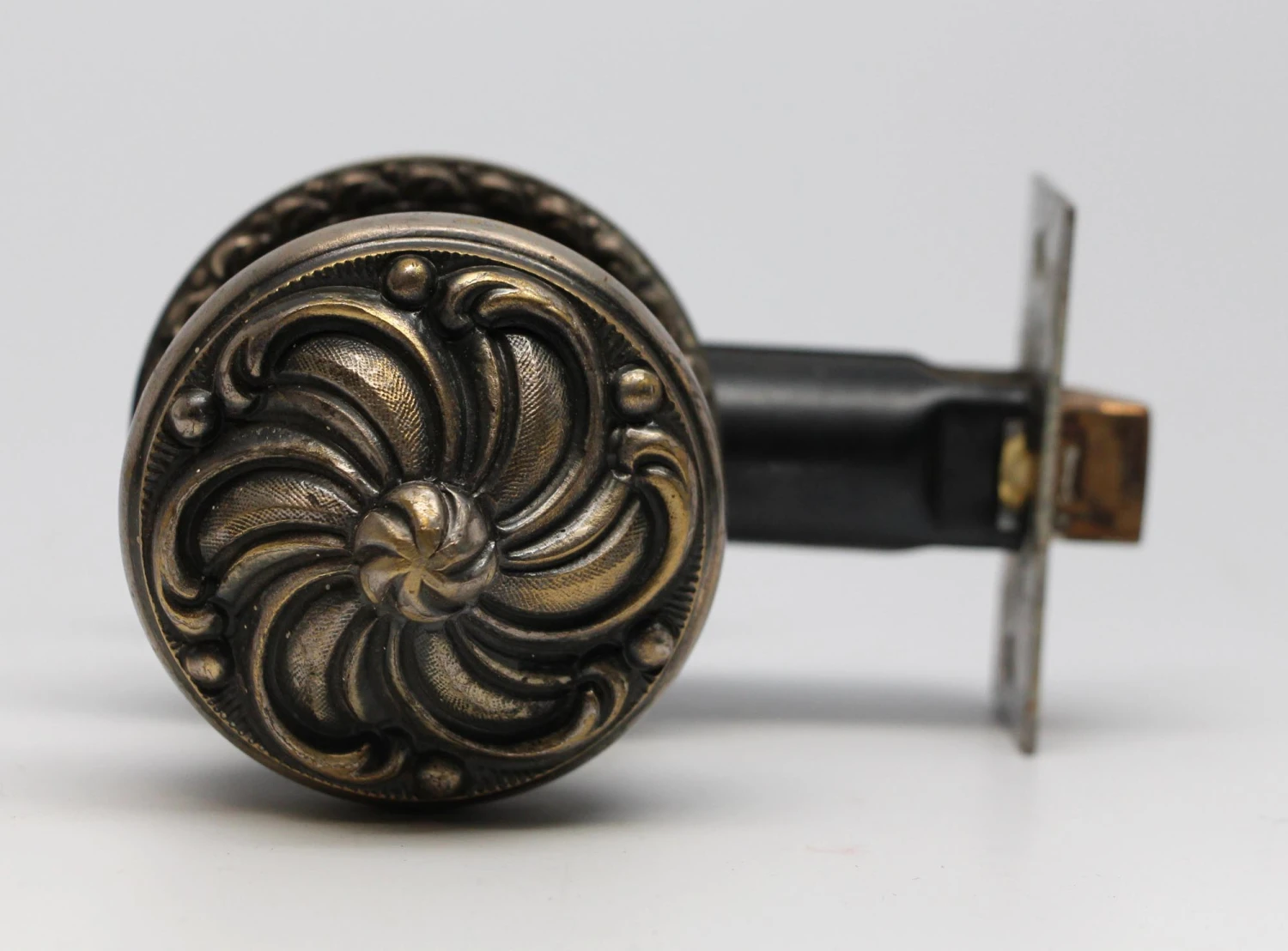 Art Nouveau Floral Door Knob & Closet Latch Set 3 Art Nouveau Floral Door Knob & Closet Latch Set