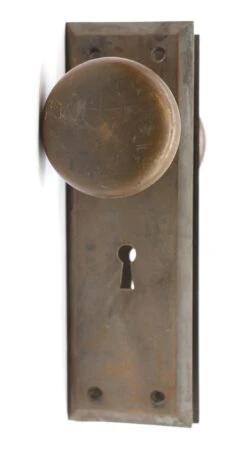 Classic Brass 7 In. Penn Plate Passage Door Knob Set
