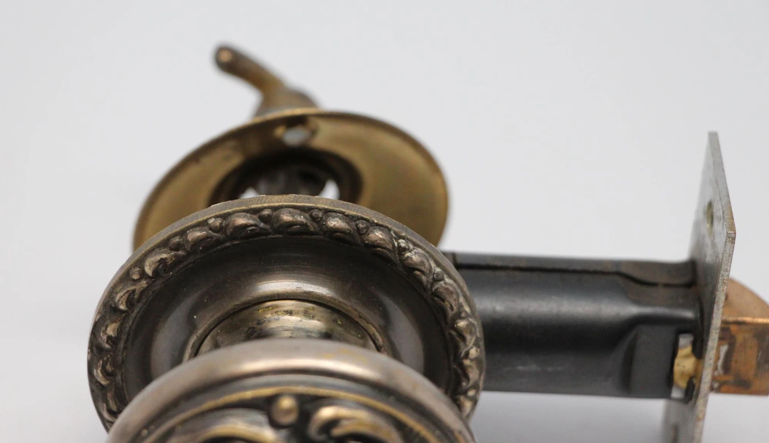 Art Nouveau Floral Door Knob & Closet Latch Set 5 Art Nouveau Floral Door Knob & Closet Latch Set - Image 3