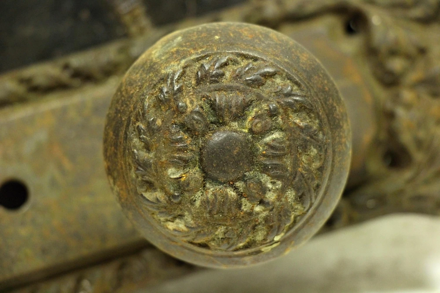 R&E Cast Iron Ornate Chatham Door Knob Set With Mortise Lock 4 R&E Cast Iron Ornate Chatham Door Knob Set With Mortise Lock - Image 2