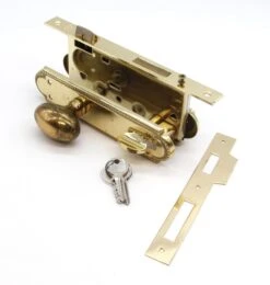 Traditional Oval Brass Door Knob & Steel Lock Entry Door Set With Keys