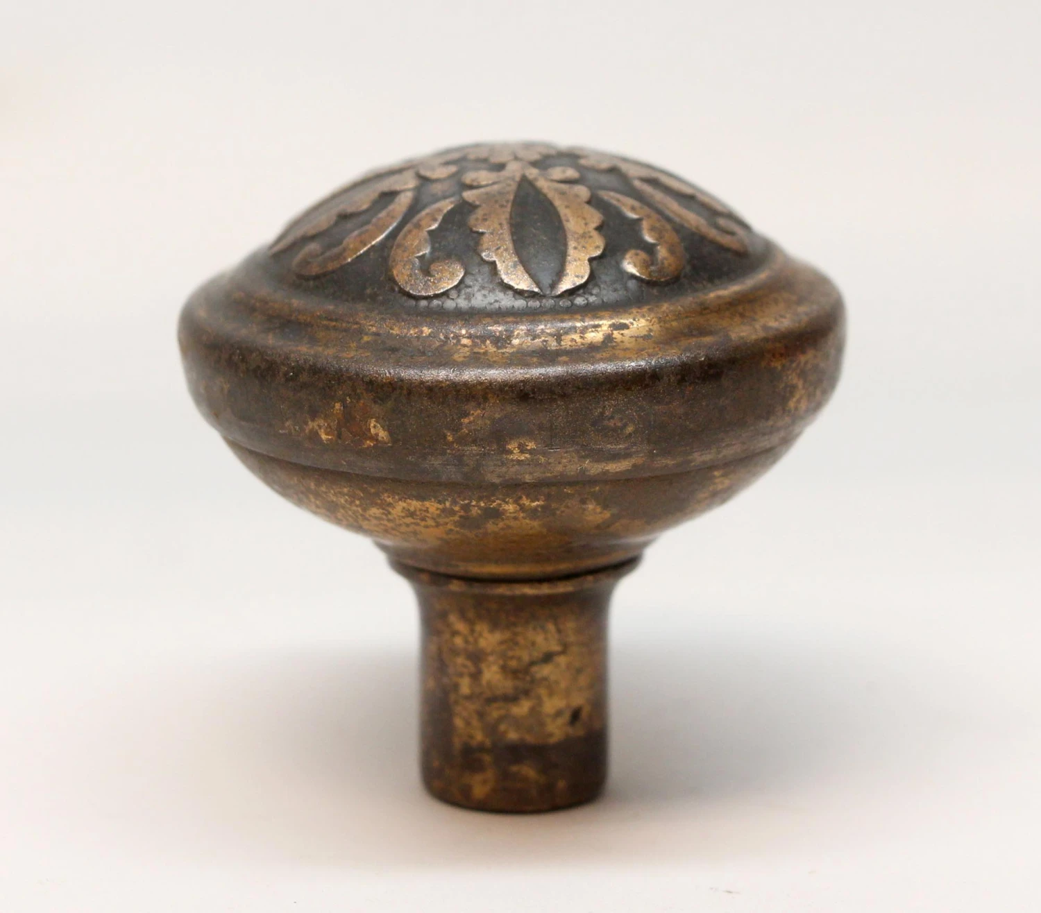 Antique Brass Plated Reading 4 Fold Montrose Passage Door Knob 5 Antique Brass Plated Reading 4 Fold Montrose Passage Door Knob - Image 3