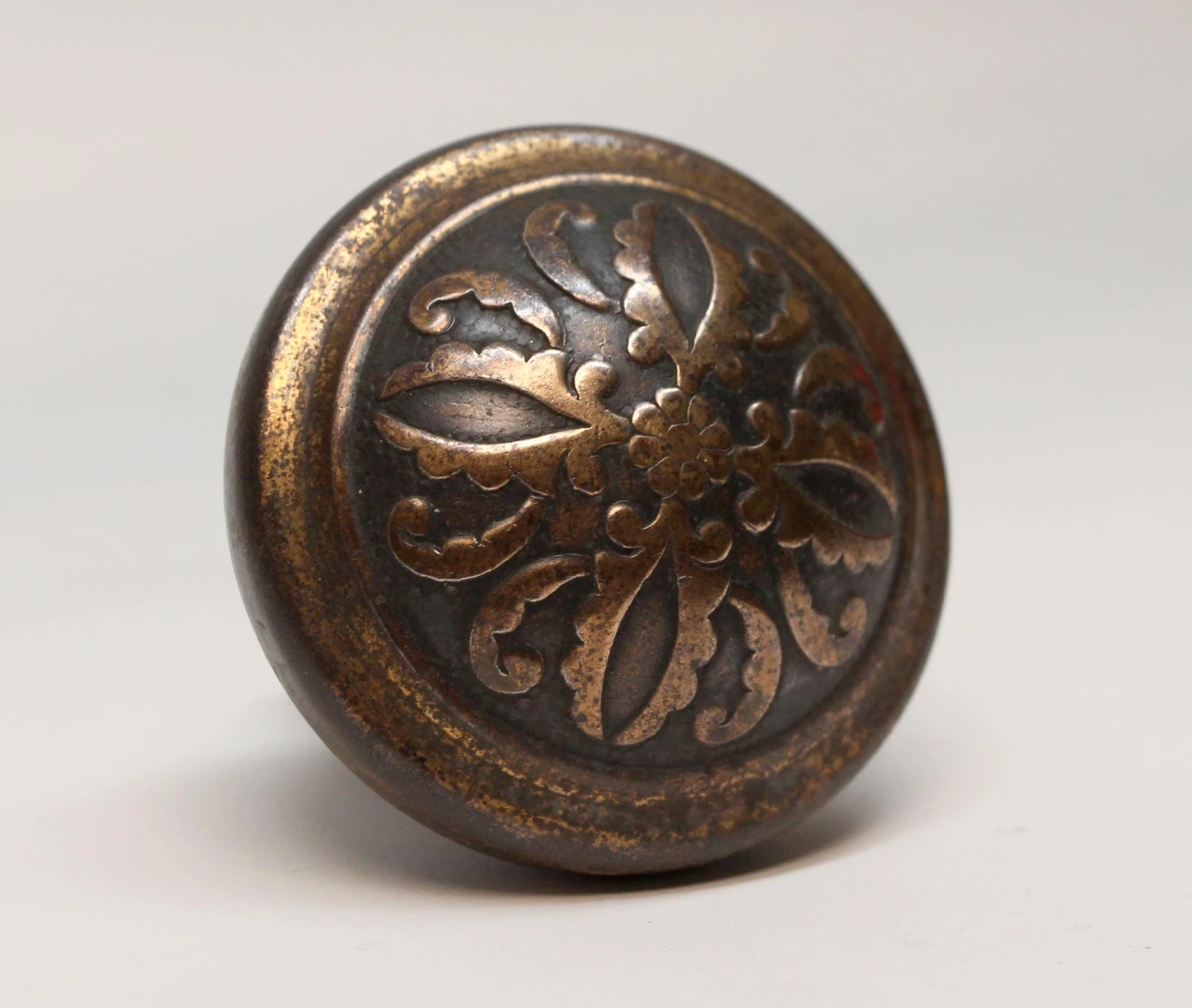 Antique Brass Plated Reading 4 Fold Montrose Passage Door Knob 4 Antique Brass Plated Reading 4 Fold Montrose Passage Door Knob - Image 2