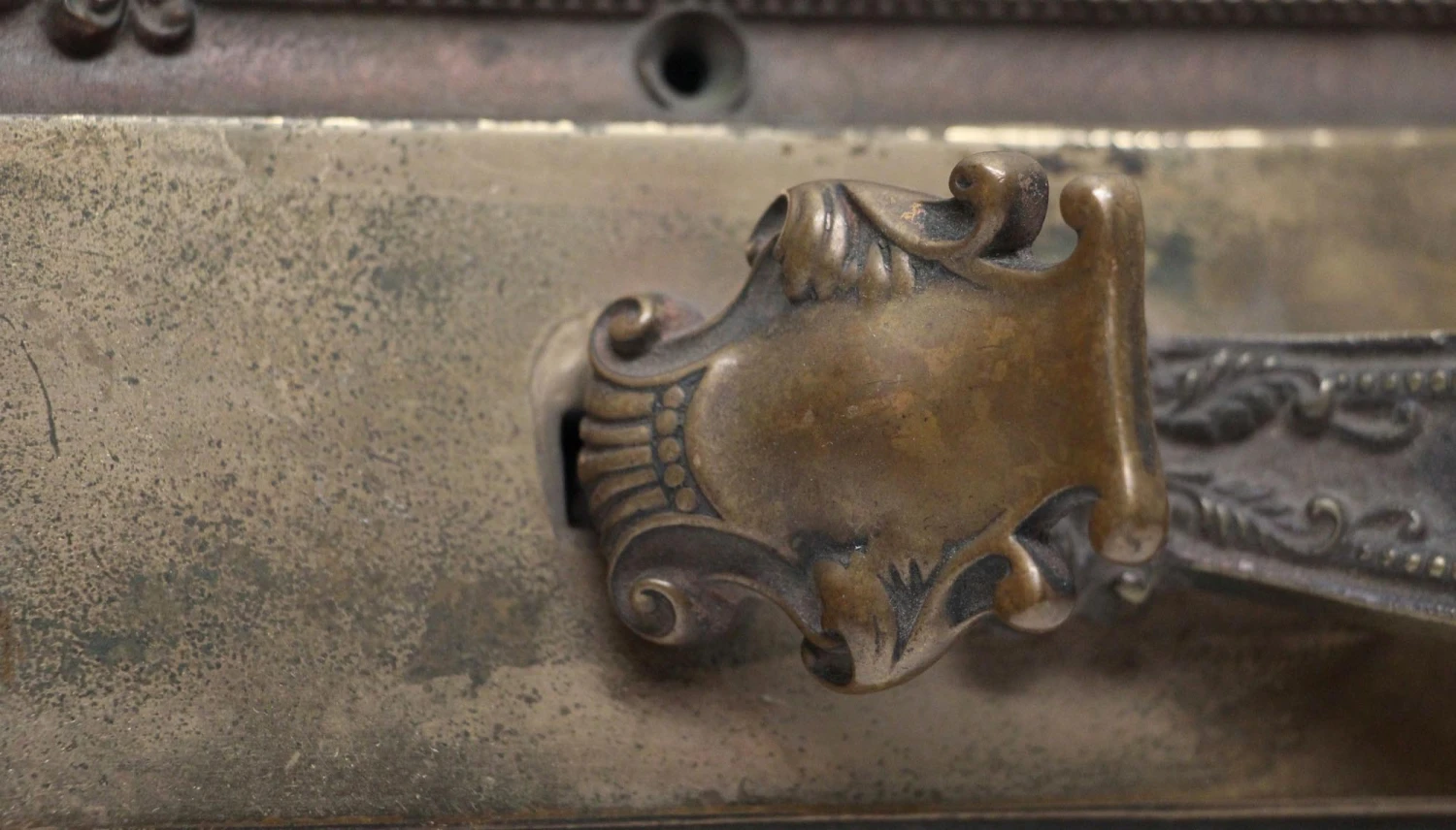 Antique Victorian Right Hand 24.25 In. Brass Entry Pull 5 Antique Victorian Right Hand 24.25 In. Brass Entry Pull - Image 3