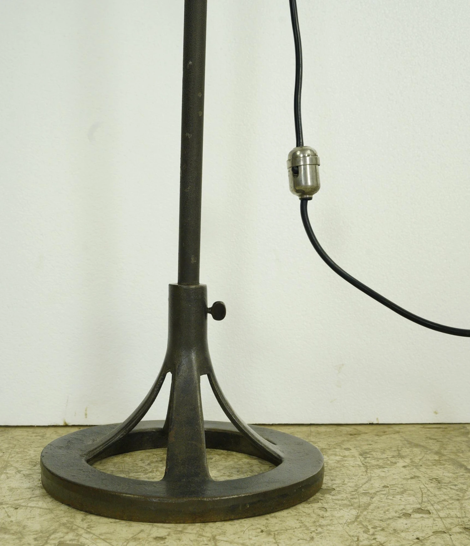 1920s The Burdick Corp. Zoalite Adjustable Floor Lamp 4 1920s The Burdick Corp. Zoalite Adjustable Floor Lamp - Image 2