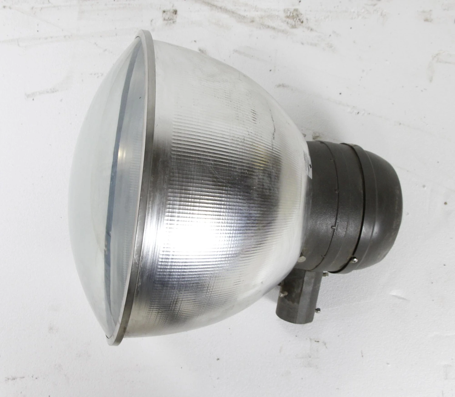 400 Watt Metal Halide Warehouse Flood Light With Pole Mount 4 400 Watt Metal Halide Warehouse Flood Light With Pole Mount - Image 2