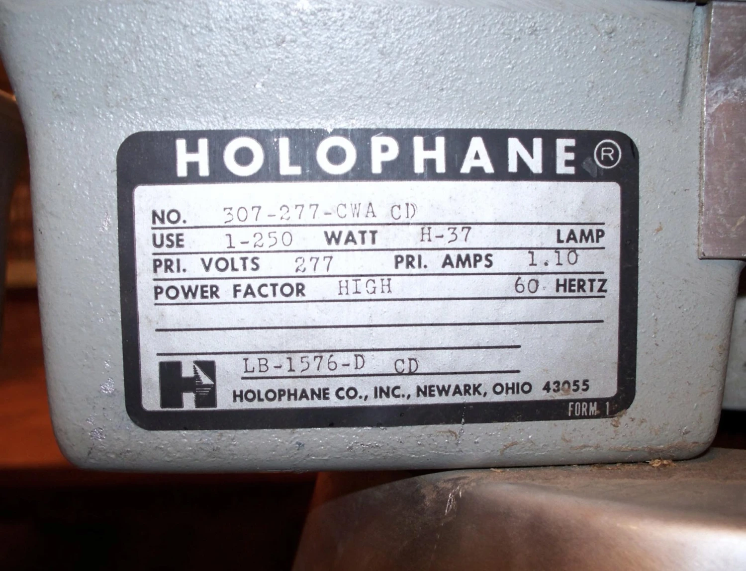 Single Holophane Industrial Light 7 Single Holophane Industrial Light - Image 5