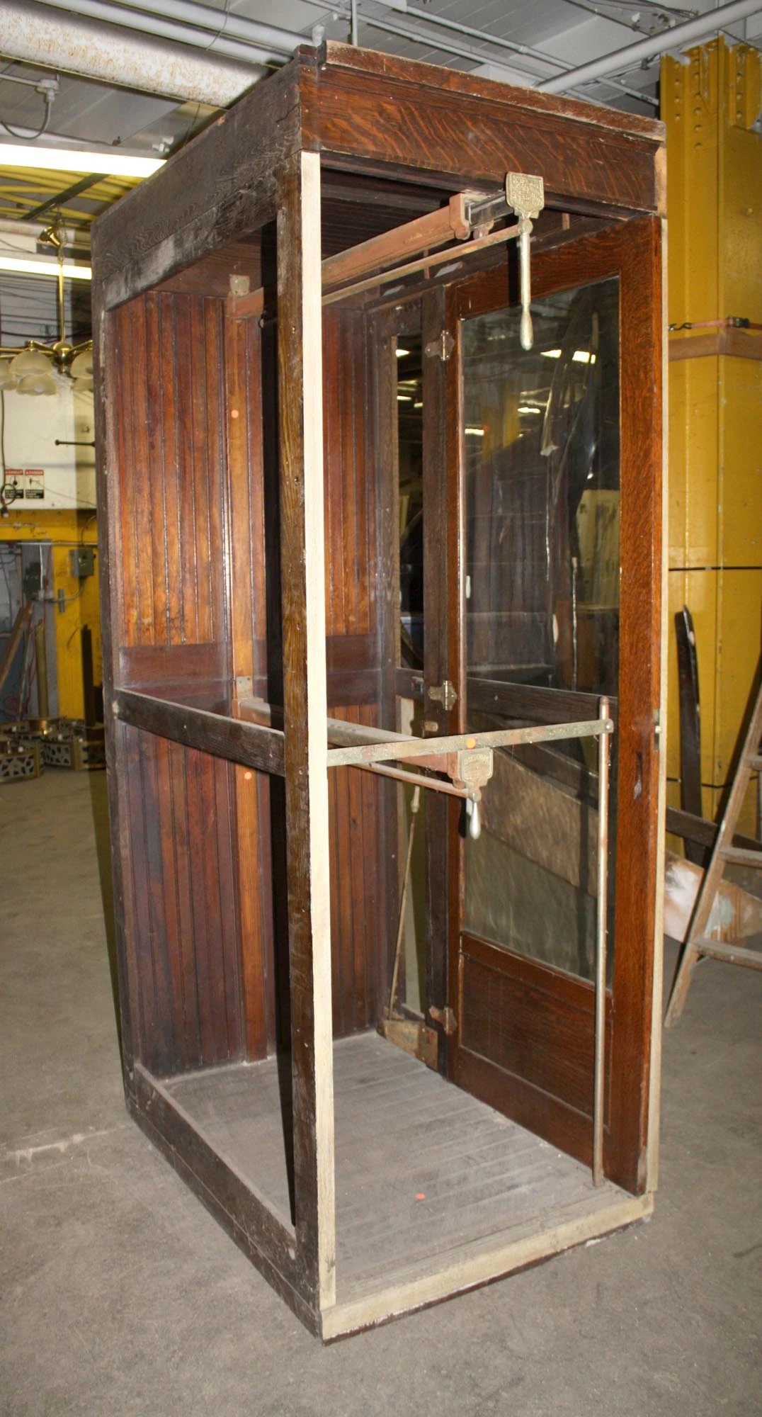 1905 Grand Rapids Oak Clothing Showcase 11 1905 Grand Rapids Oak Clothing Showcase - Image 9