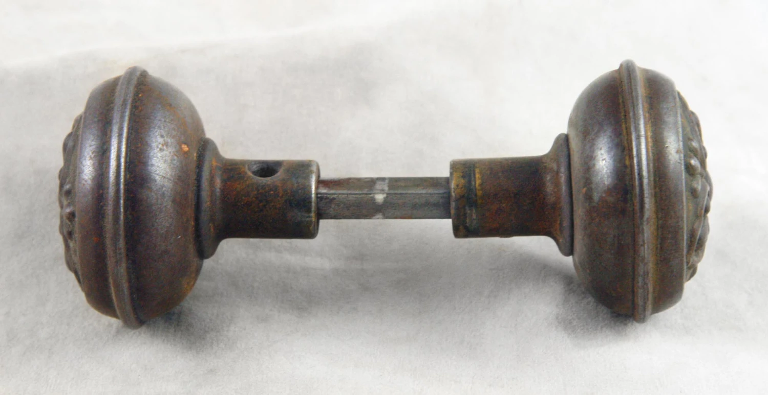 Antique 1910s Lockwood Passage Door Knob & Plate Set 9 Antique 1910s Lockwood Passage Door Knob & Plate Set - Image 7