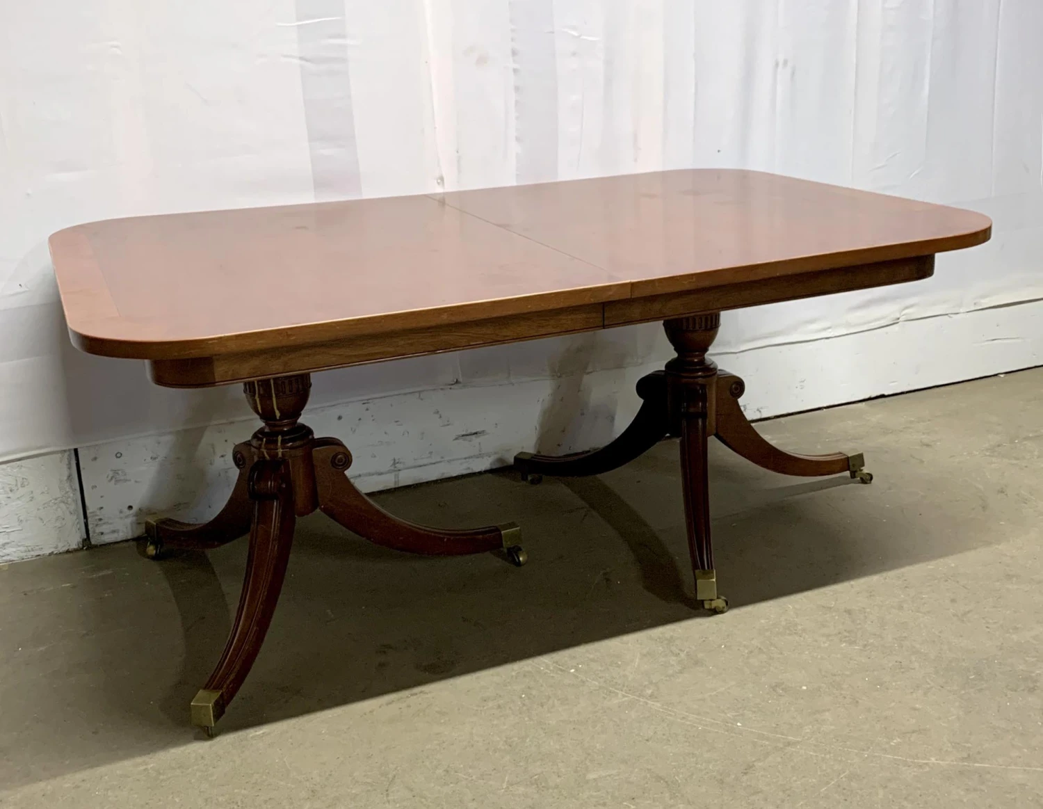 Duncan Phyfe Style 5 Foot Dining Room Table 5 Duncan Phyfe Style 5 Foot Dining Room Table - Image 3