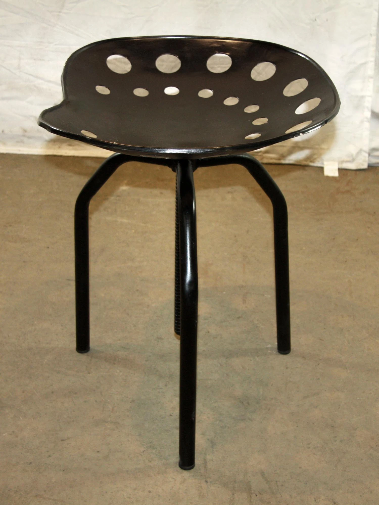 Crank Black 21 In. Adjustable Iron Tractor Stool 6 Crank Black 21 In. Adjustable Iron Tractor Stool - Image 4