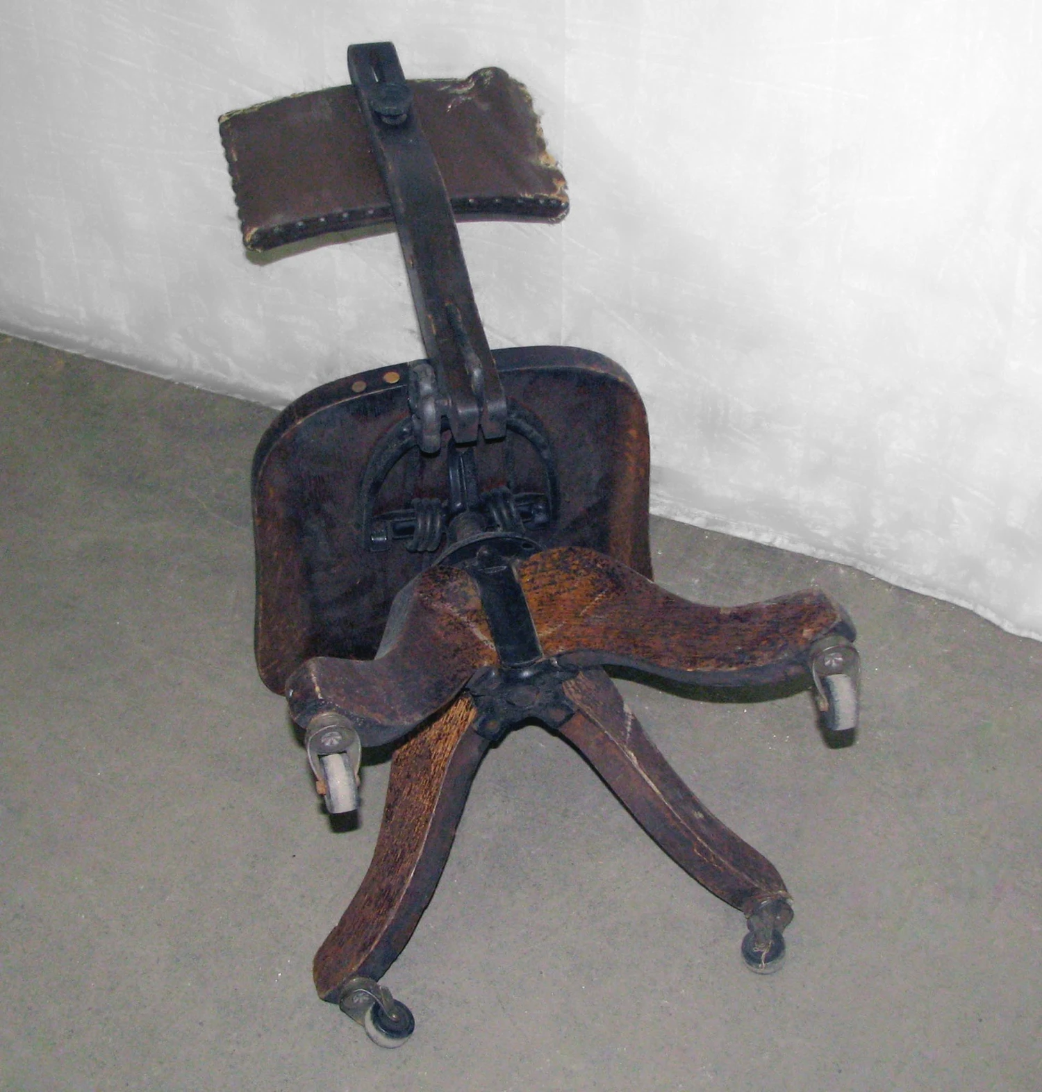 Antique Dark Tone Oak Rolling Office Chair 14 Antique Dark Tone Oak Rolling Office Chair - Image 12