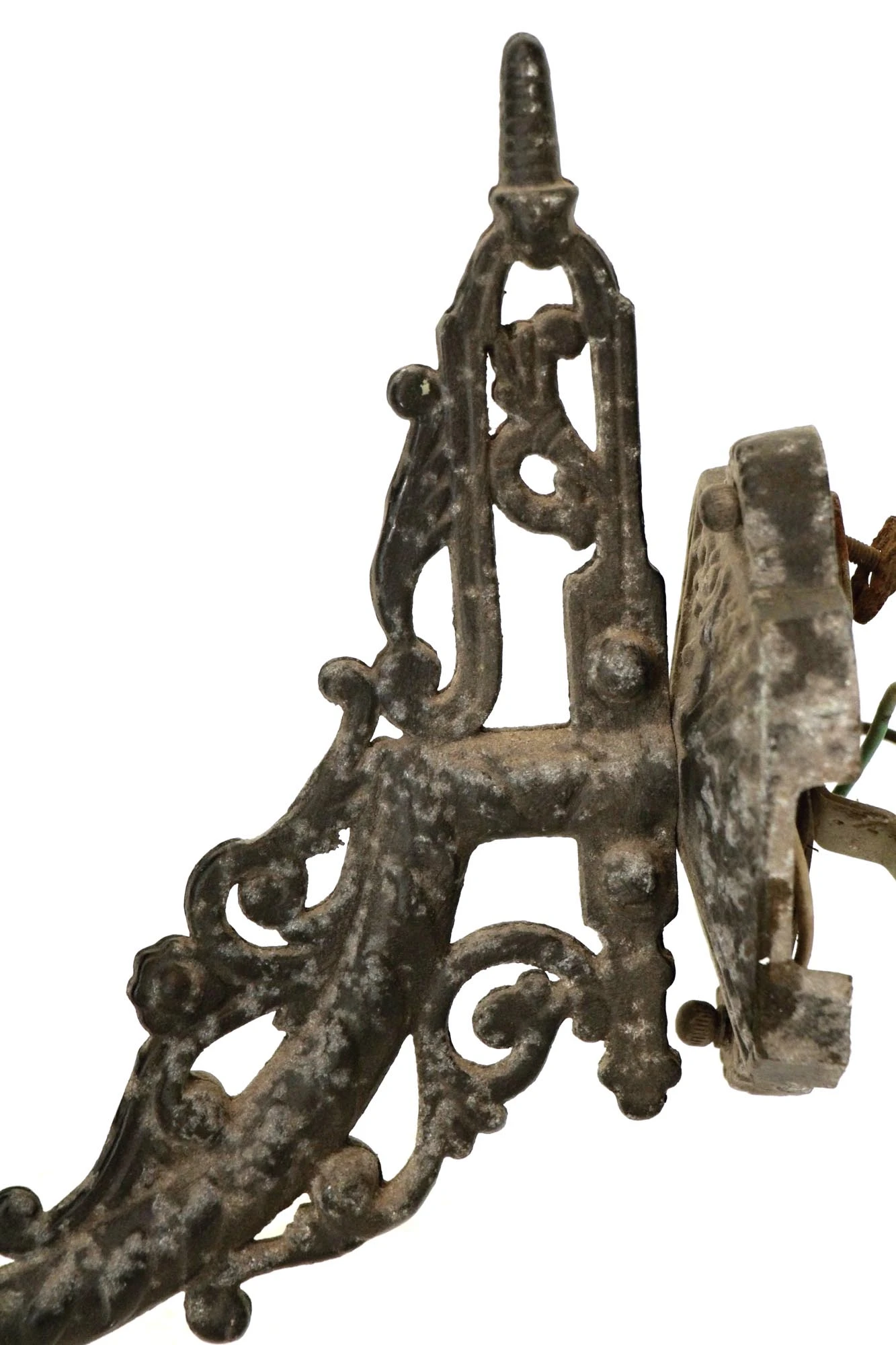 Antique Victorian Exterior Cast Aluminum Wall Lantern 6 Antique Victorian Exterior Cast Aluminum Wall Lantern - Image 4