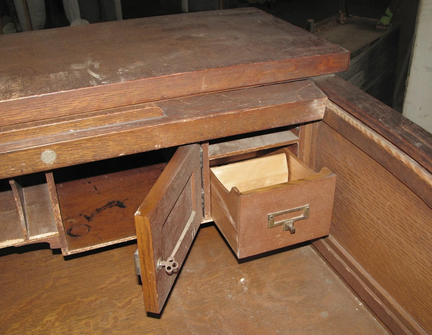 Antique Roll Top Wooden Desk In Tiger Oak 7 Antique Roll Top Wooden Desk In Tiger Oak - Image 5