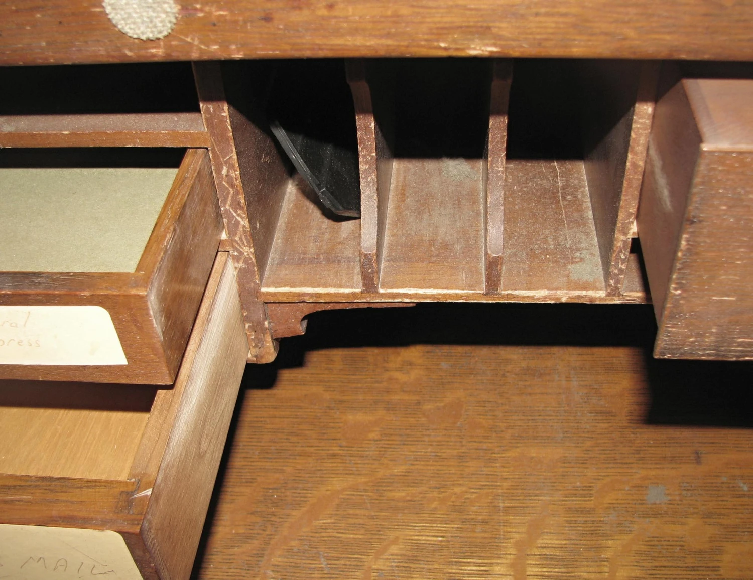 Antique Roll Top Wooden Desk In Tiger Oak 11 Antique Roll Top Wooden Desk In Tiger Oak - Image 9