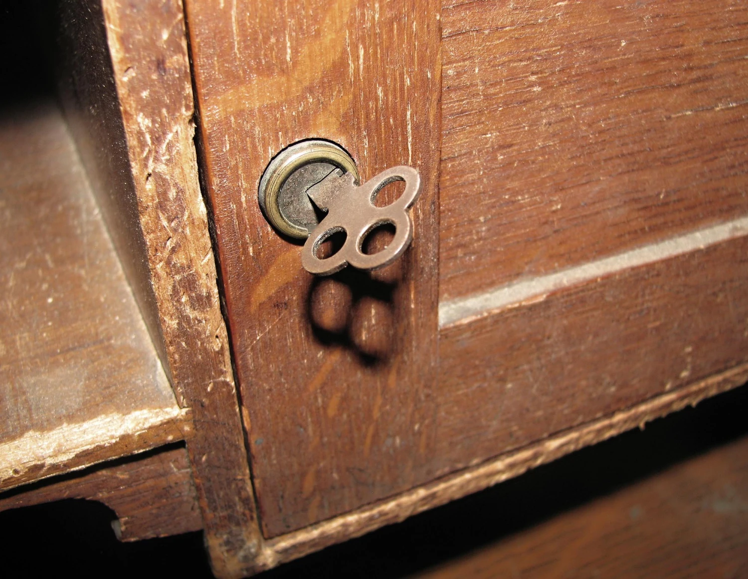 Antique Roll Top Wooden Desk In Tiger Oak 12 Antique Roll Top Wooden Desk In Tiger Oak - Image 10