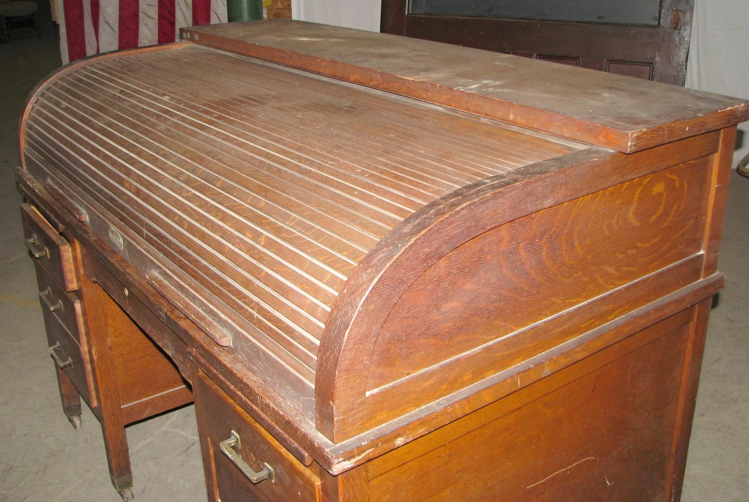 Antique Roll Top Wooden Desk In Tiger Oak 14 Antique Roll Top Wooden Desk In Tiger Oak - Image 12