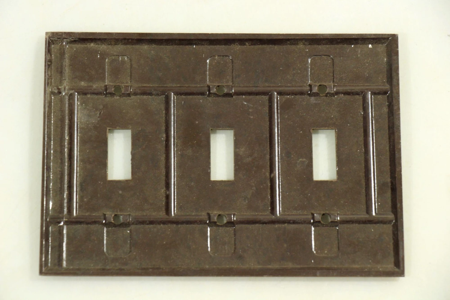 Vintage Brown Plastic Triple Light Switch Plate Cover 4 Vintage Brown Plastic Triple Light Switch Plate Cover - Image 2