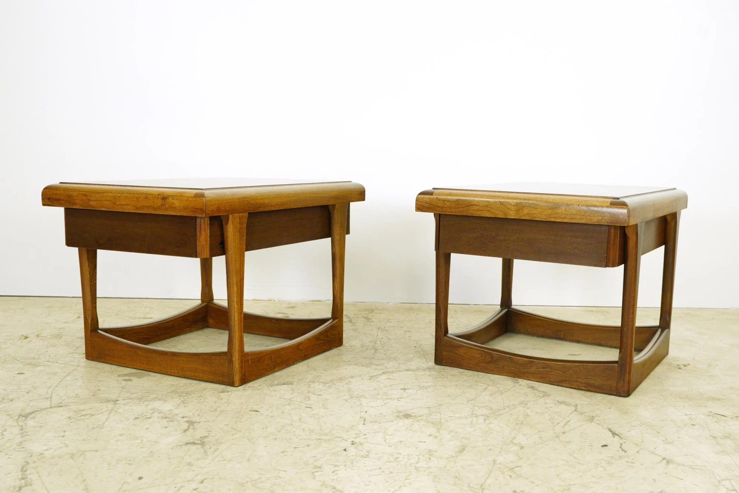 Pair Of Mid Century Walnut End Tables By Lane Furniture 4 Pair Of Mid Century Walnut End Tables By Lane Furniture - Image 2