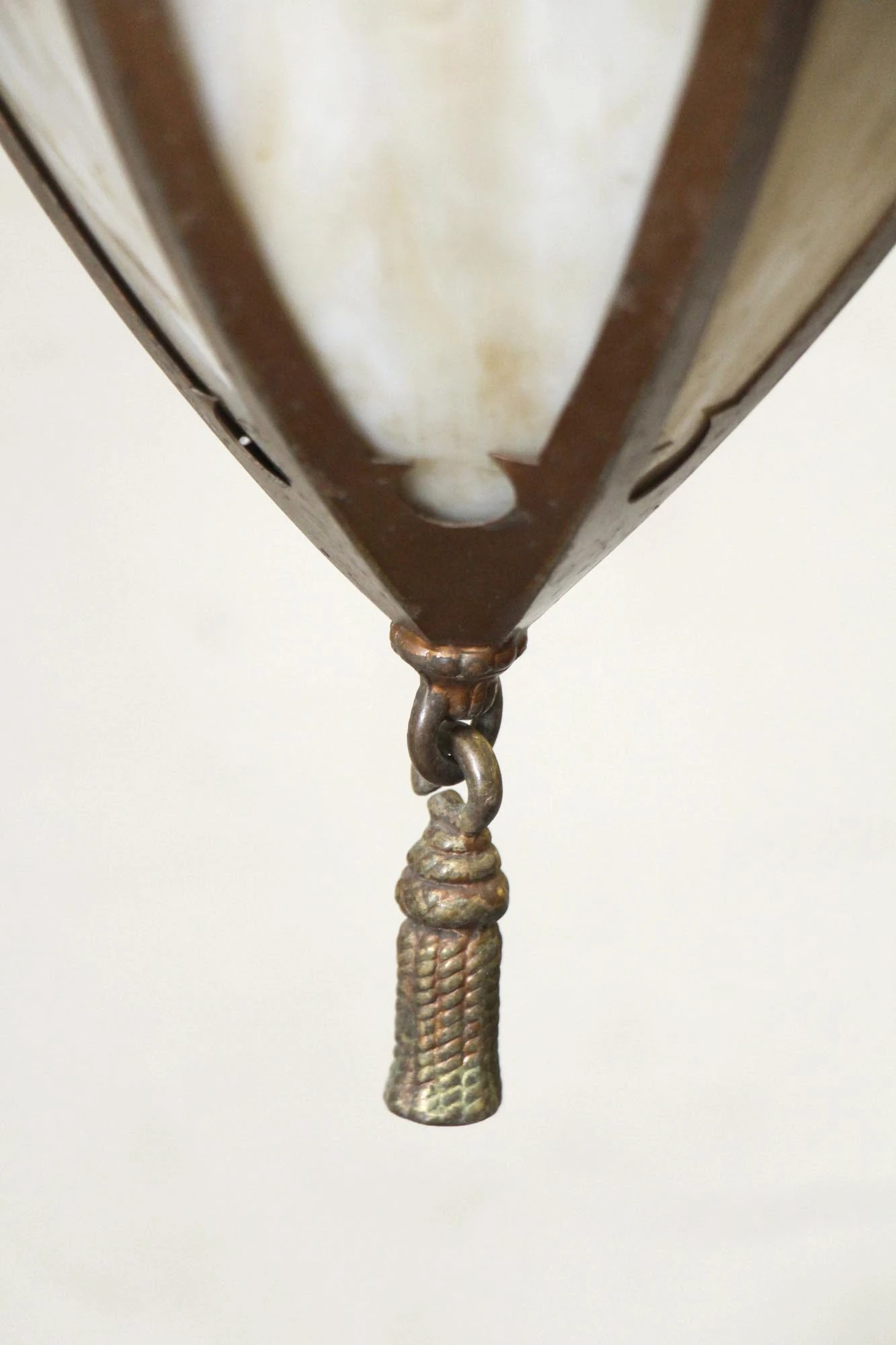 Vintage Traditional Gold Tan Slag Glass Pendant Ceiling Lantern 6 Vintage Traditional Gold Tan Slag Glass Pendant Ceiling Lantern - Image 4