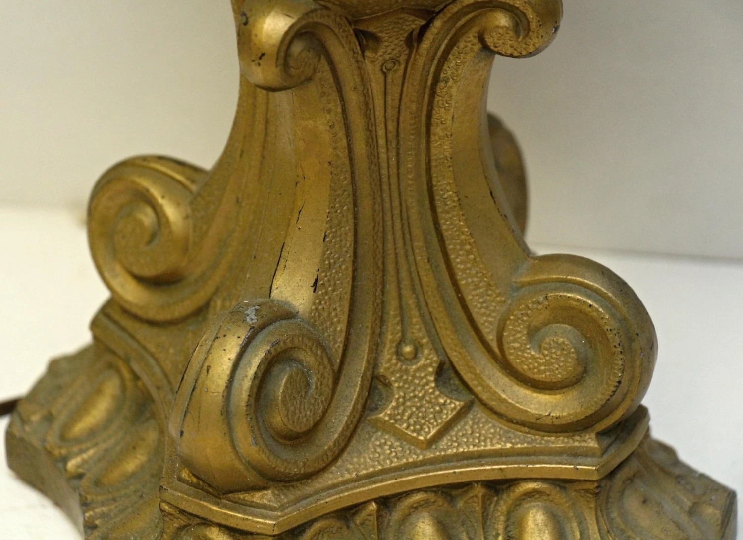 Vintage Egg & Dart Gilt Metal Table Lamp 8 Vintage Egg & Dart Gilt Metal Table Lamp - Image 6