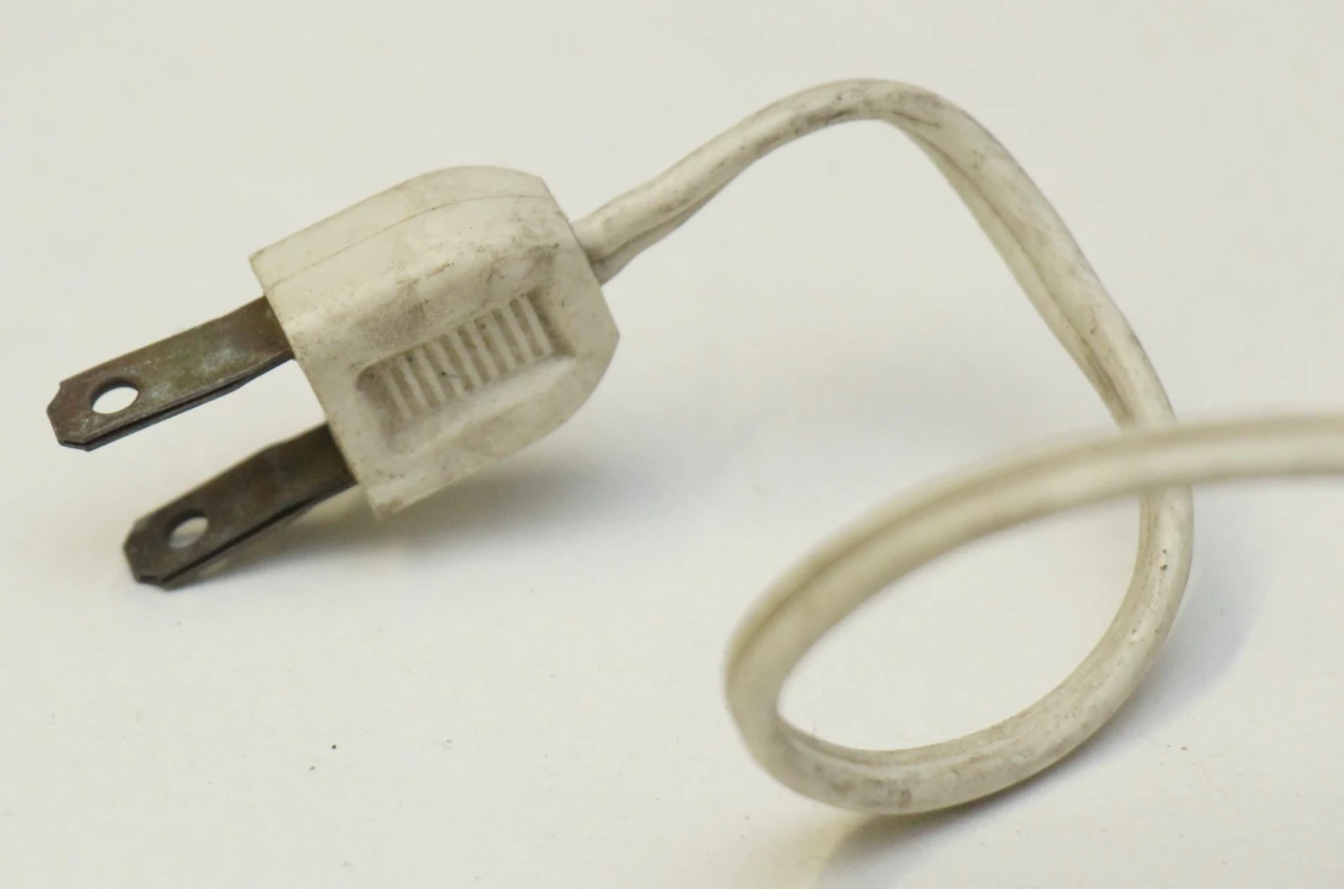 Vintage White Floral Crystal & Glass Table Lamp 12 Vintage White Floral Crystal & Glass Table Lamp - Image 10