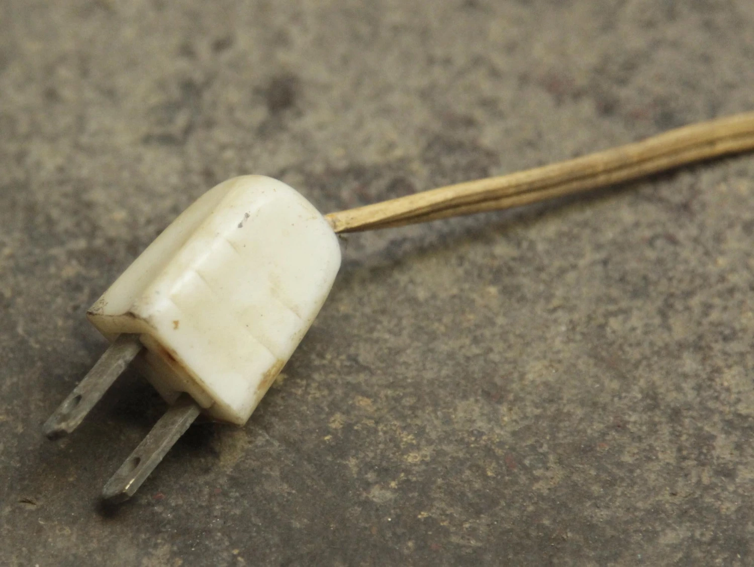 Victorian Horse Motif Bronze Finish Cast Iron Floor Lamp 11 Victorian Horse Motif Bronze Finish Cast Iron Floor Lamp - Image 9