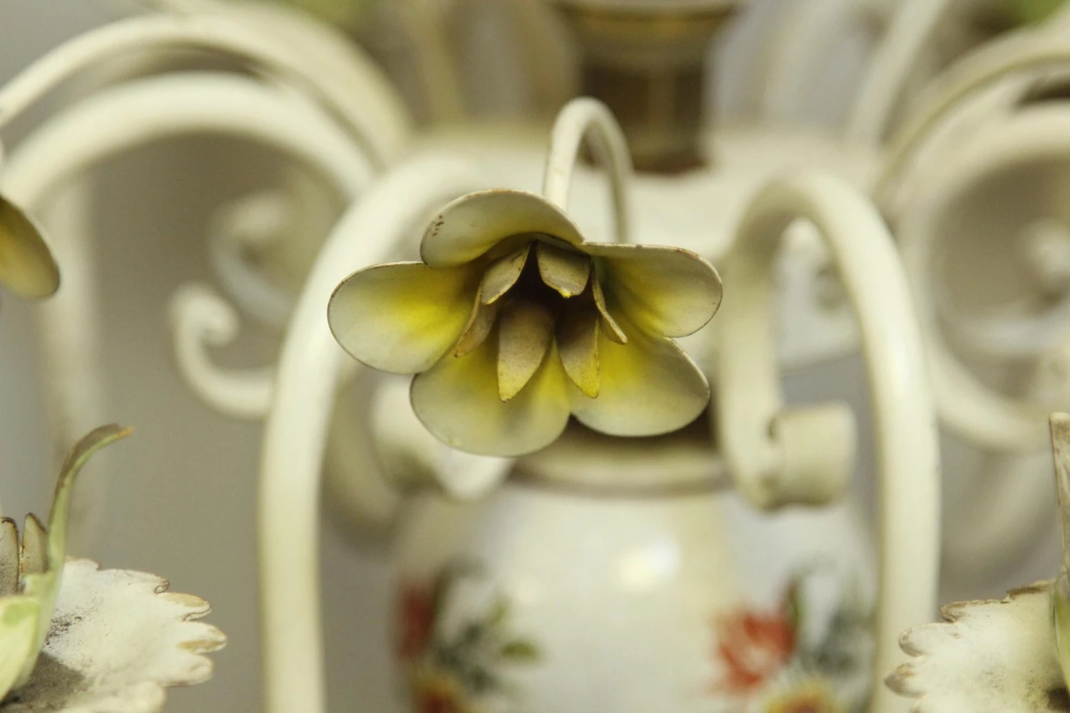 Floral French Country Style Chandelier With 8 Lights 7 Floral French Country Style Chandelier With 8 Lights - Image 5