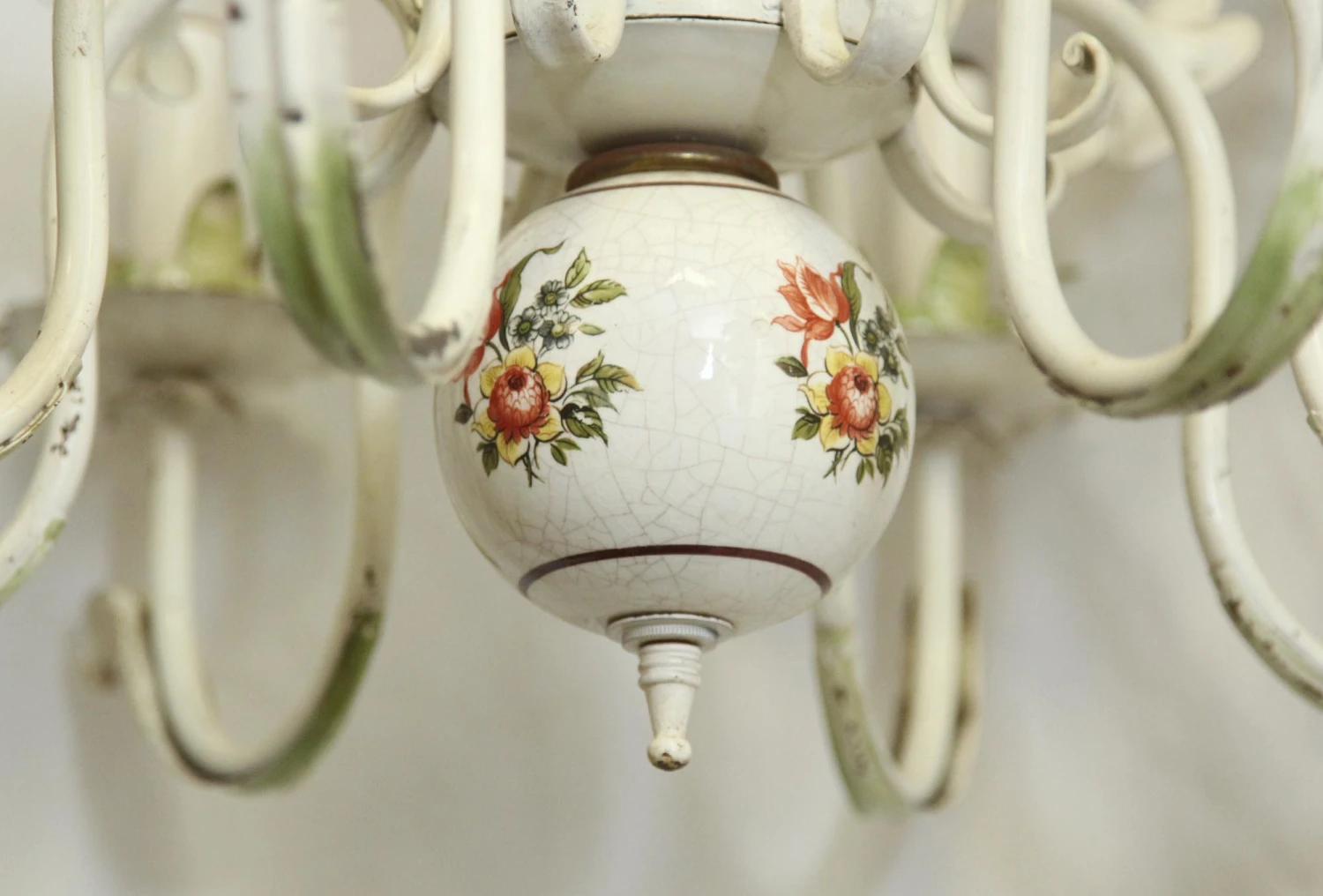 Floral French Country Style Chandelier With 8 Lights 10 Floral French Country Style Chandelier With 8 Lights - Image 8