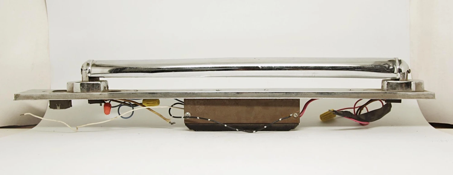 Mid Century Chrome Fluorescent Bathroom Wall Light 7 Mid Century Chrome Fluorescent Bathroom Wall Light - Image 5