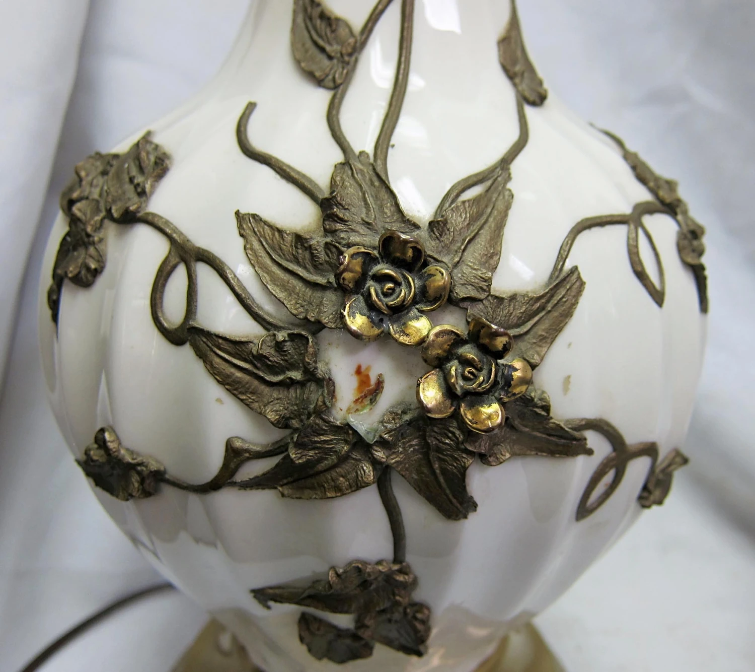 Pair Of Traditional Floral White Ceramic Table Lamps 6 Pair Of Traditional Floral White Ceramic Table Lamps - Image 4