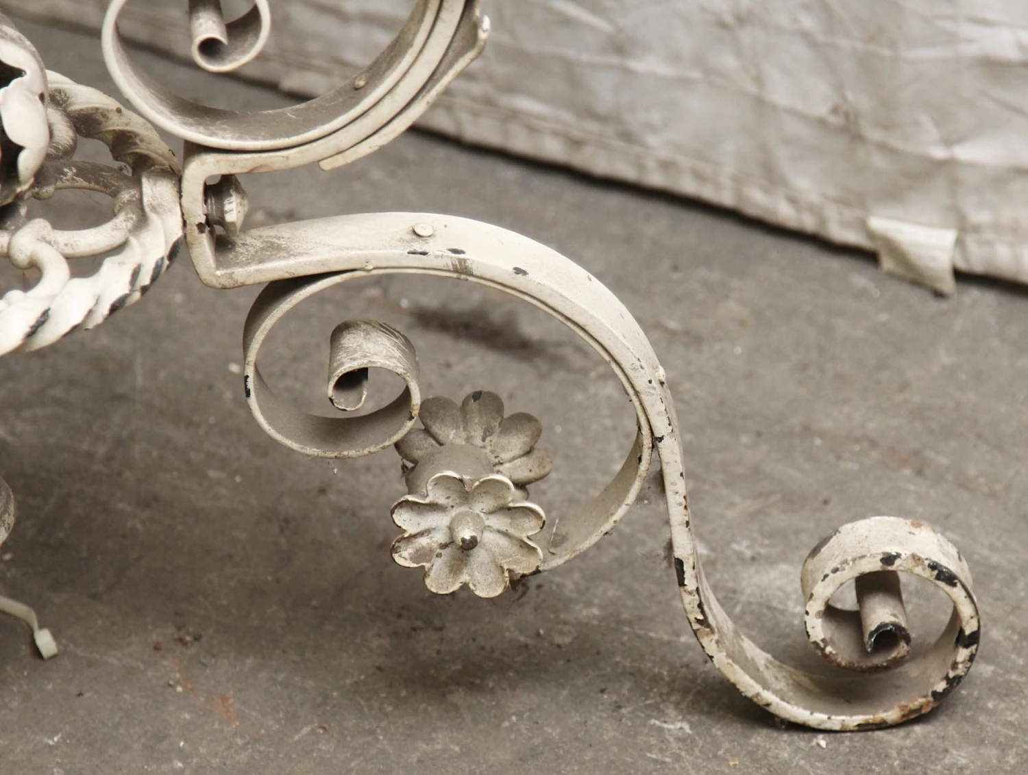 Vintage White Floral Iron & Onyx Floor Lamp 9 Vintage White Floral Iron & Onyx Floor Lamp - Image 7