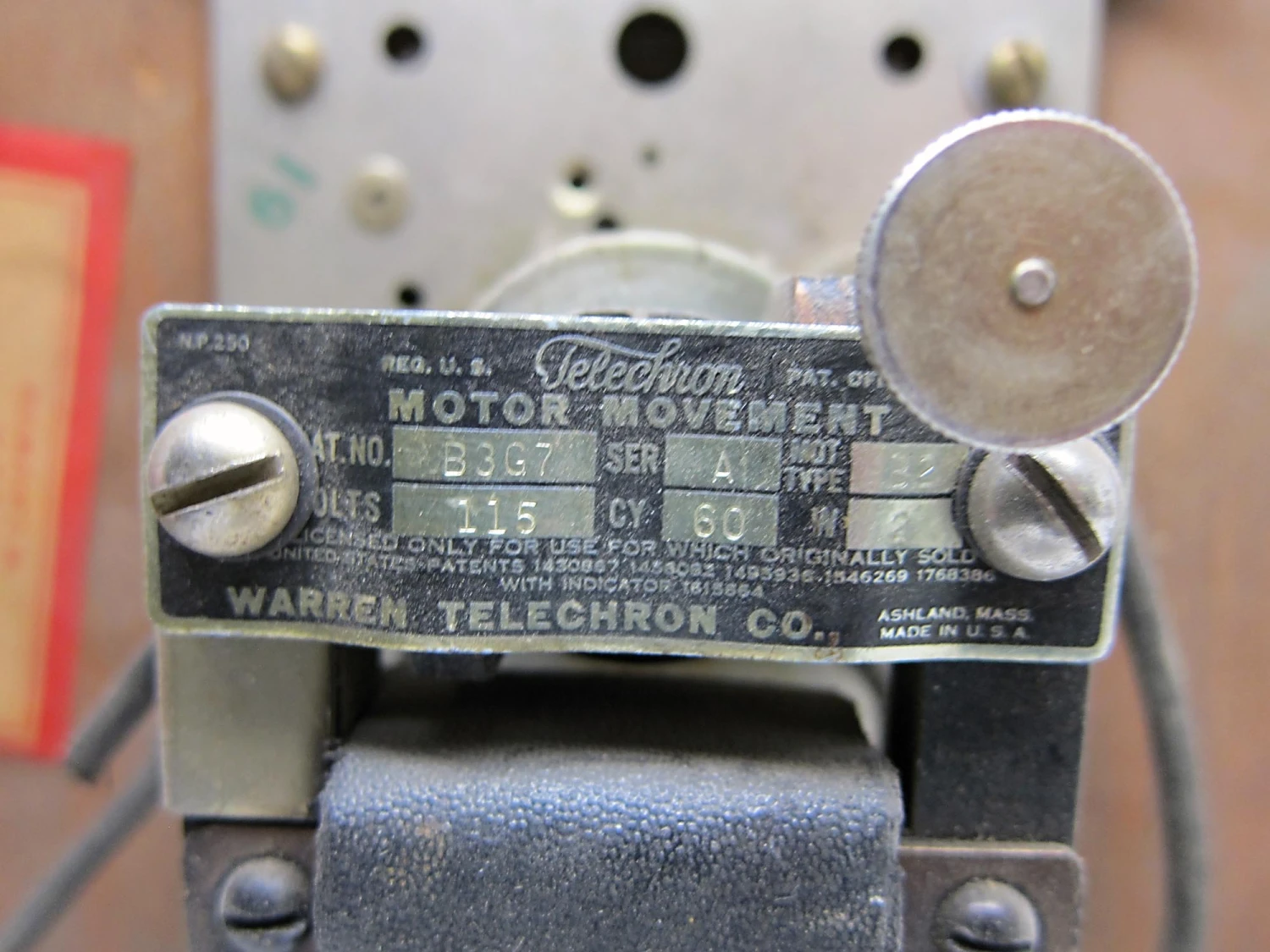 Vintage 9.25 In. Tan Wall Telechron School Wall Clock 7 Vintage 9.25 In. Tan Wall Telechron School Wall Clock - Image 5